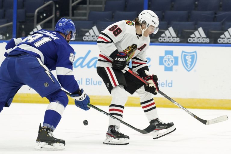 Patrick Kane, Erik Černák, NHL, Chicago Blackhawks, Tampa Bay Lightning