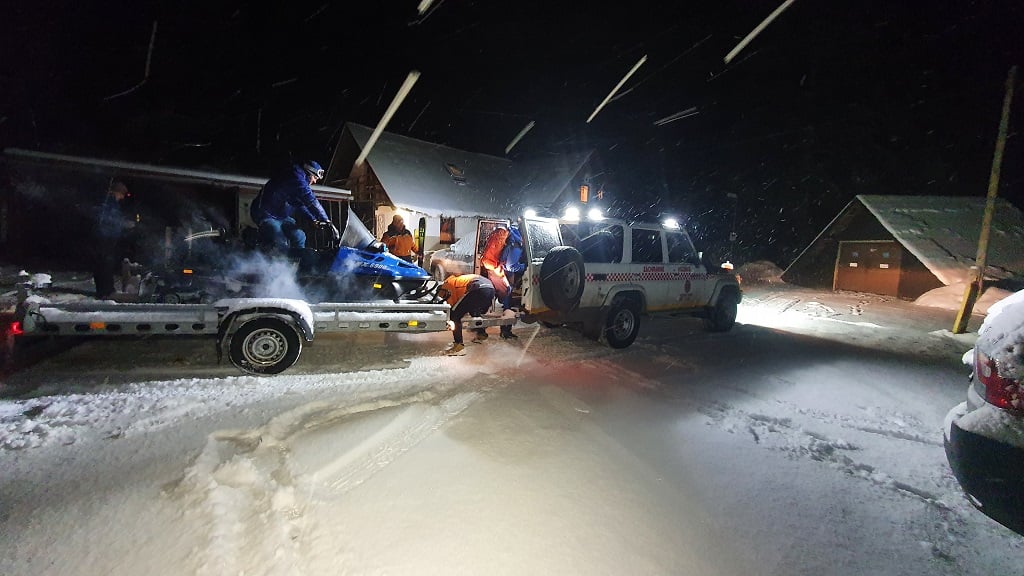 Horskí záchranári, lavína, skialpinisti.jpg