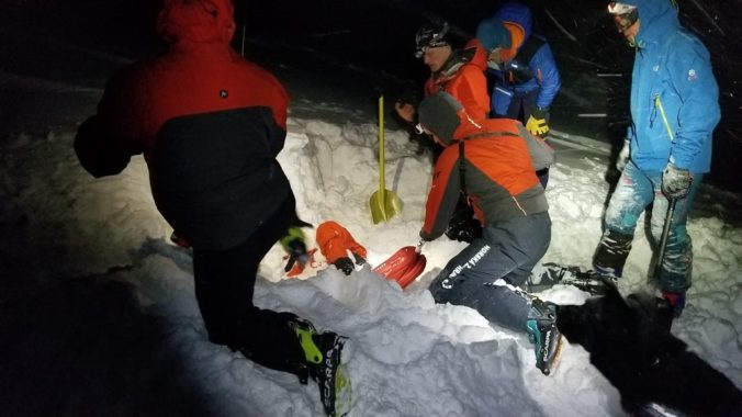 Horskí záchranári, lavína, skialpinisti.jpg