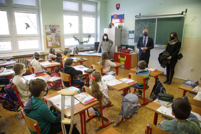 ŠKOLSTVO: Gröhling navštívil základné školy