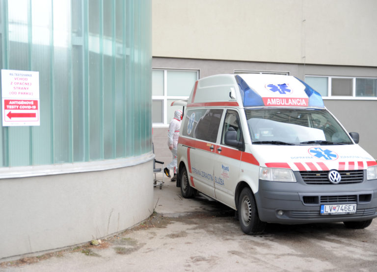 COVID 19: Galantská nemocnica v červenom režime