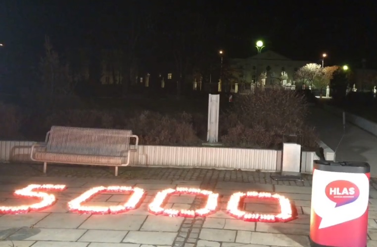 Hlas SD, 5000 úmrtí, tlačovka, noc