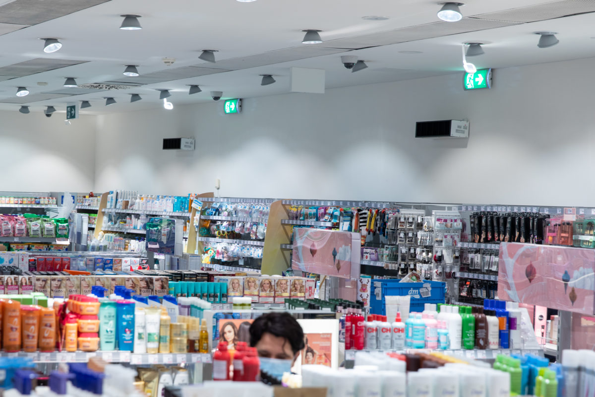 Philips uv c disinfection upper air luminaires at dm 2.jpg