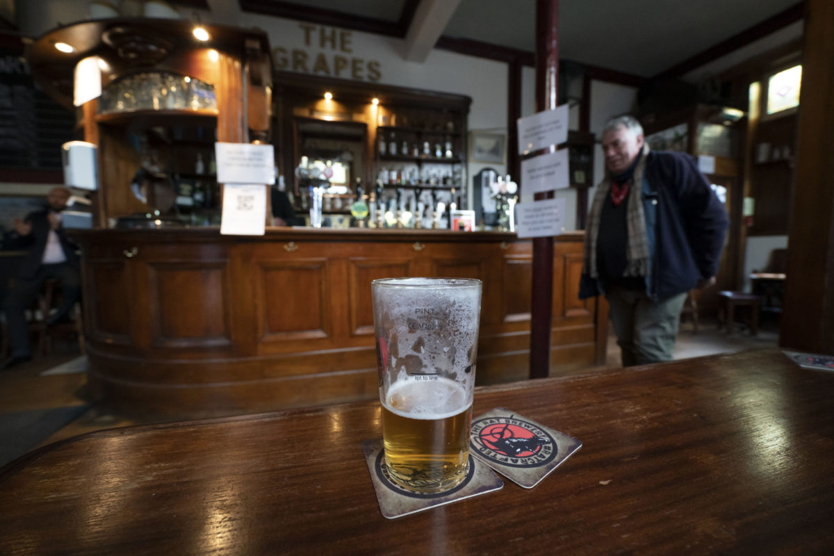 Pivo, pub v Británii