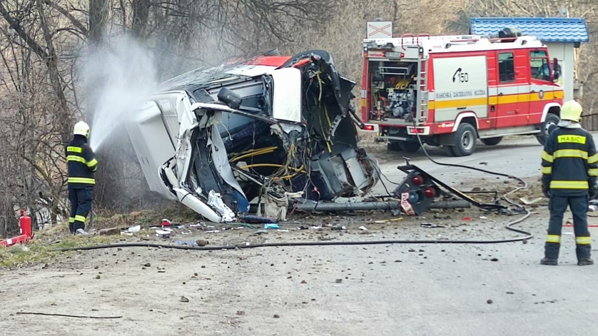 Zrážka, vlak, autobus, Iliaš, Banská Bystrica