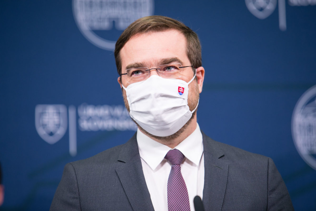 VLÁDA: Minister zdravotníctva odstúpil z funkcie