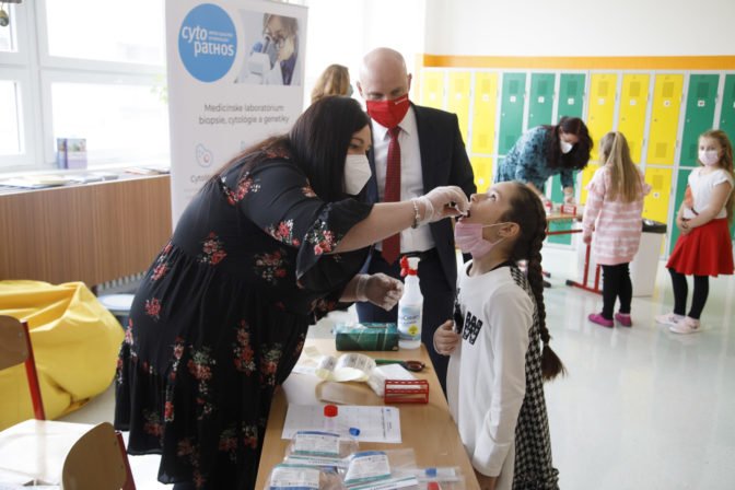 COVID 19: Testovanie kloktaním na základnej škole