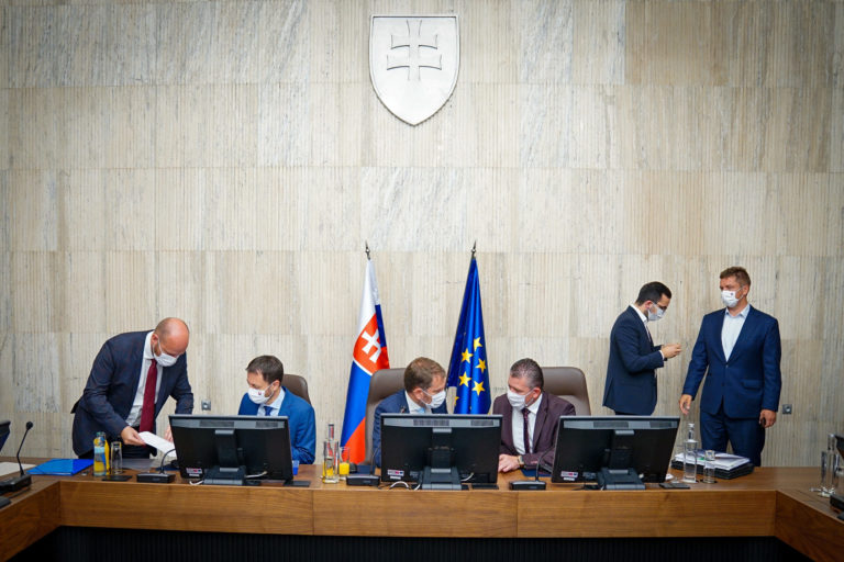 VLÁDA: Rokovanie 25. schôdze