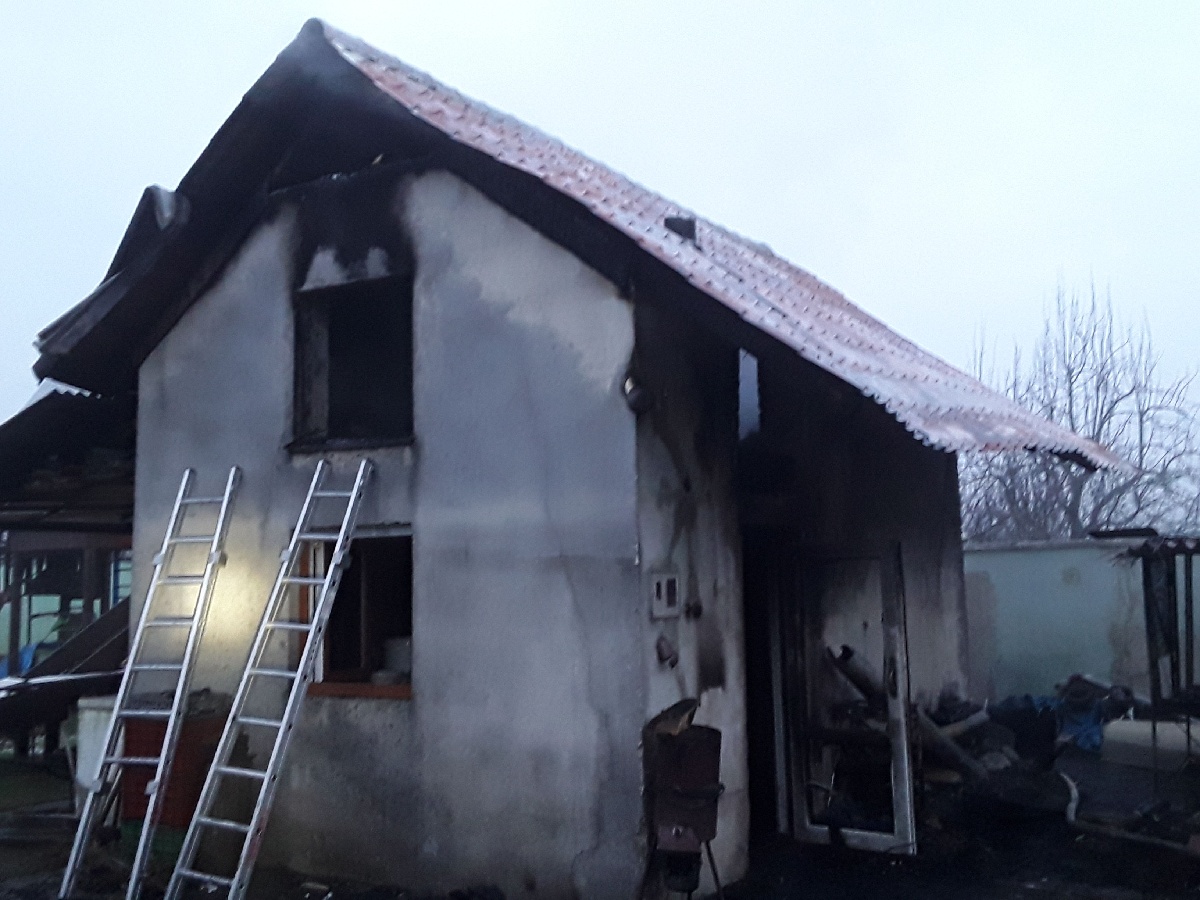Požiar, záhradný domček