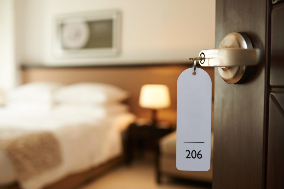 Hotelieri prosia o prehodnotenie COVID automatu, ktorý obmedzil cestovný ruch.