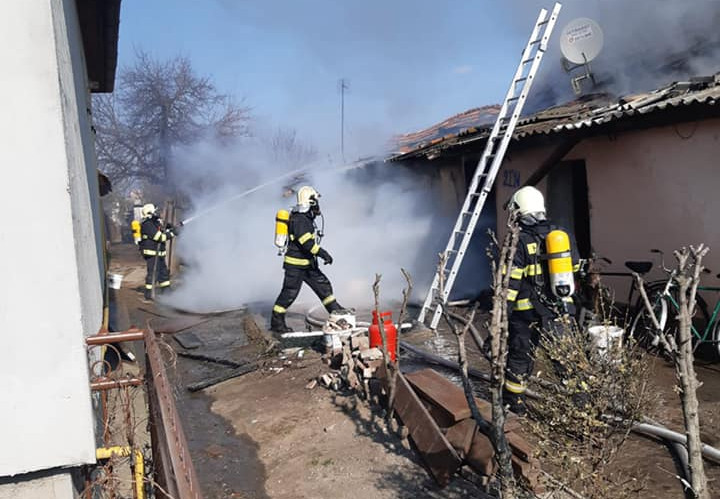 Komjatice poziar