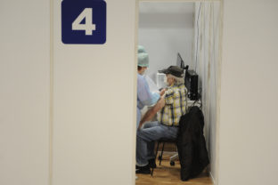 COVID 19: Plošné očkovanie seniorov v Trenčíne