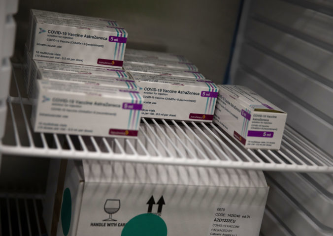 Namiesto očakávaných 300-tisíc dávok vakcíny AstraZeneca v marci príde na Slovensko 25-tisíc dávok