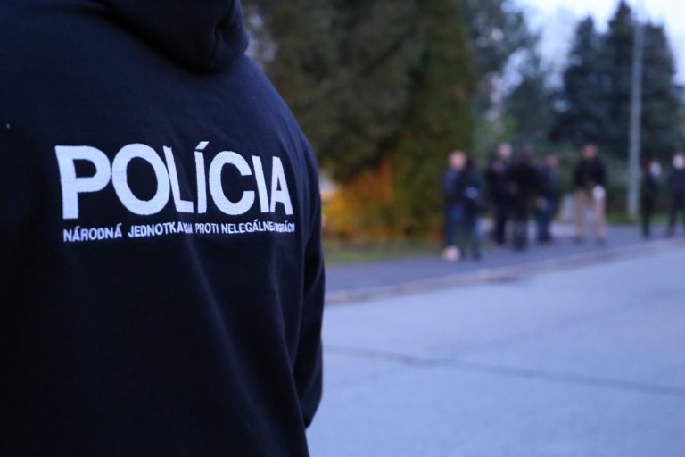 Polícia, nelegálna migrácia, domová prehliadka
