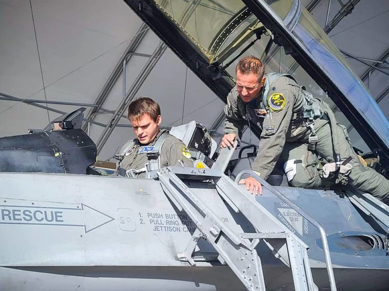 Stíhačka F16 a slovenskí piloti