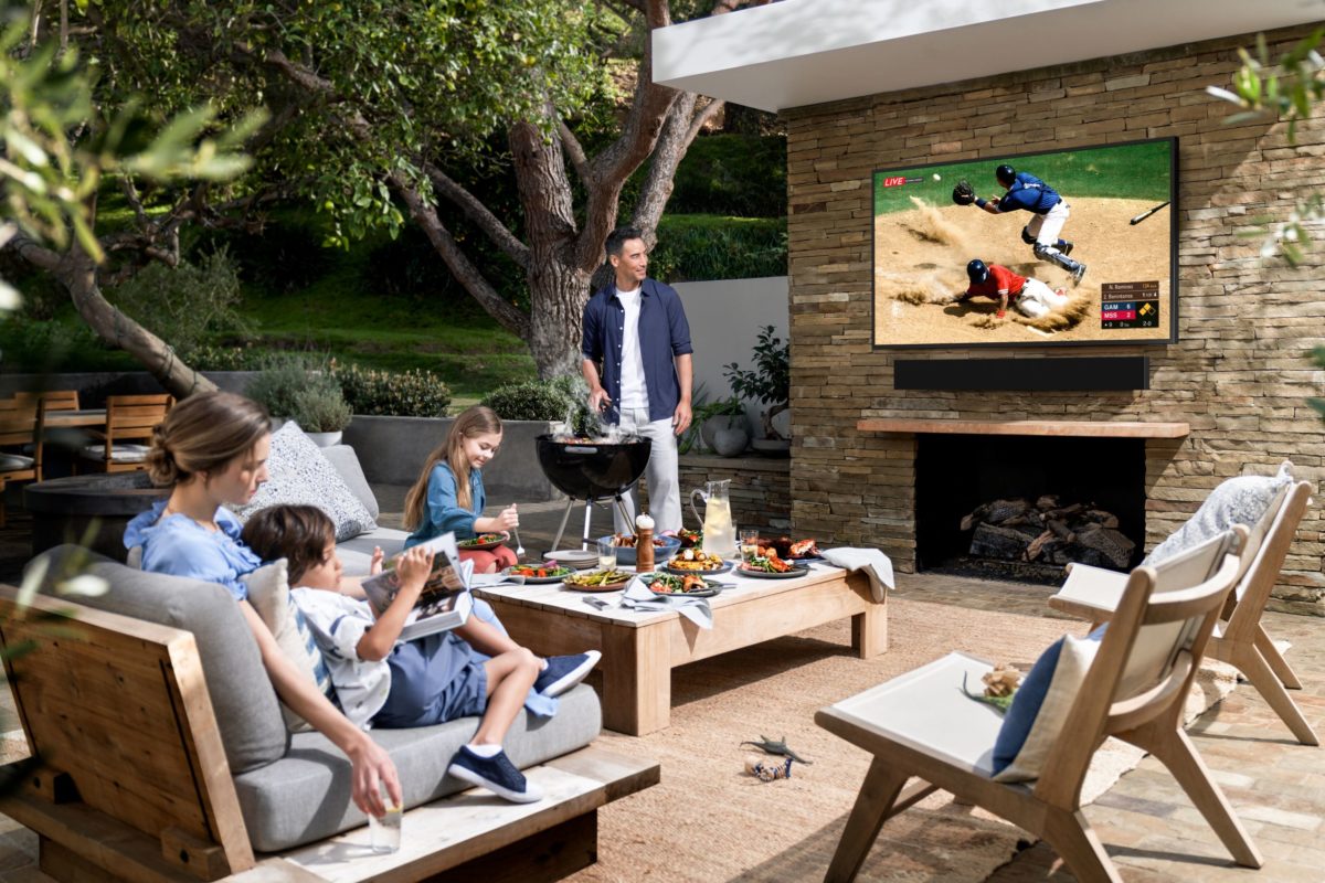 2020 the terrace_lifestyle image_s01_soundbar.jpg