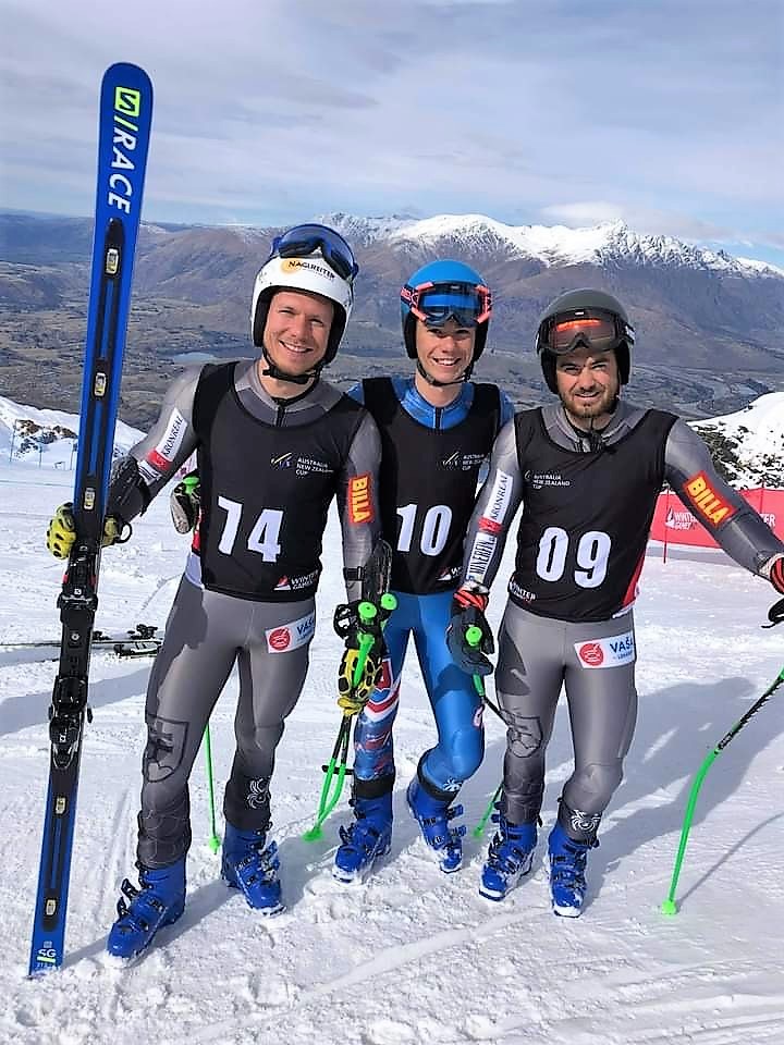3 trio zampovcov.jpg