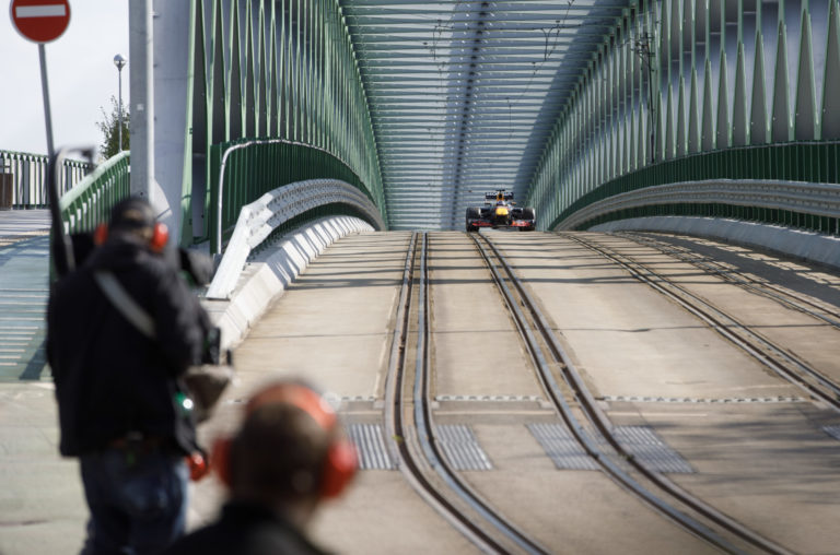 BRATISLAVA: Monopost F1 na Starom moste