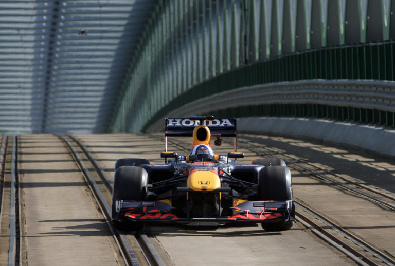 BRATISLAVA: Monopost F1 na Starom moste