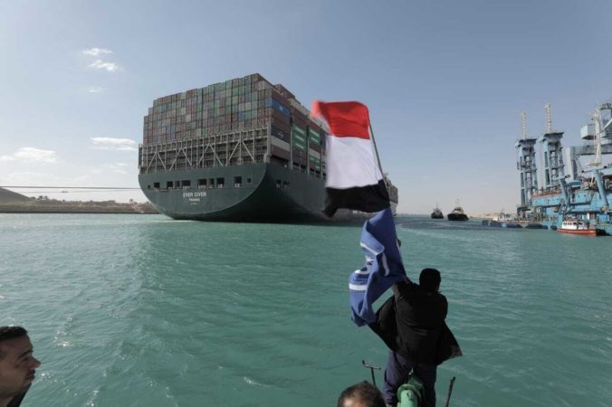 Suezský prieplav, loď