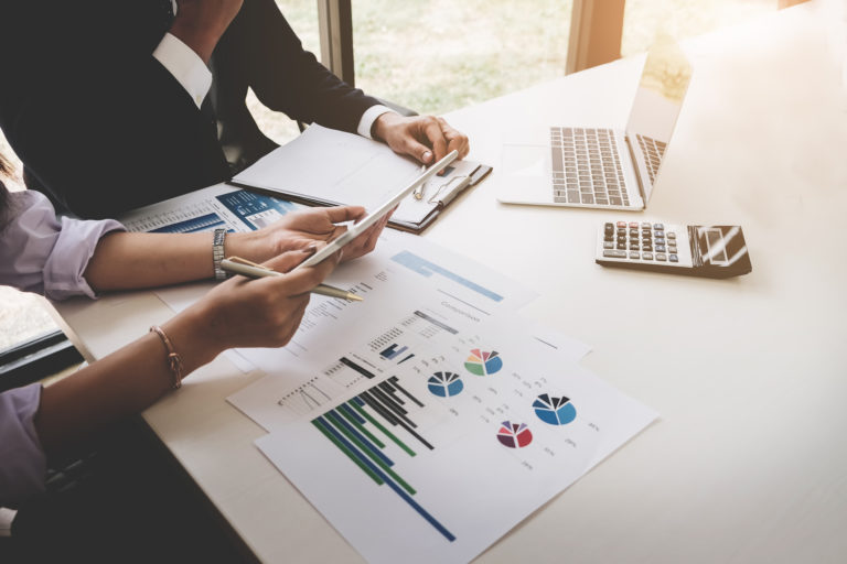 Trading business, the affiliate offers a profit model to adapt the current competitive strategy.
