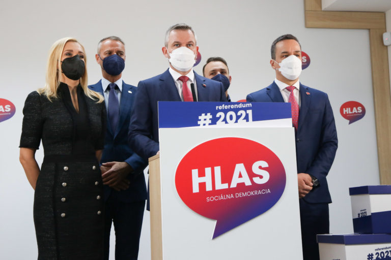 HLAS SD: Ukončenie zberu podpisov za referendum