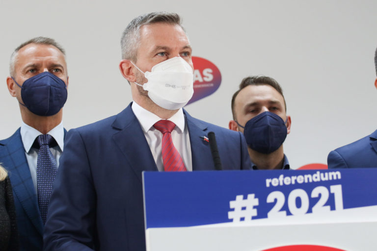 HLAS SD: Ukončenie zberu podpisov za referendum