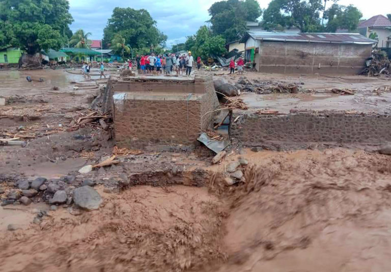 Indonézia, zosuv pôdy