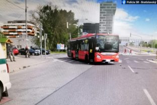 Nehoda, autobus, chodkyňa, Petržalka