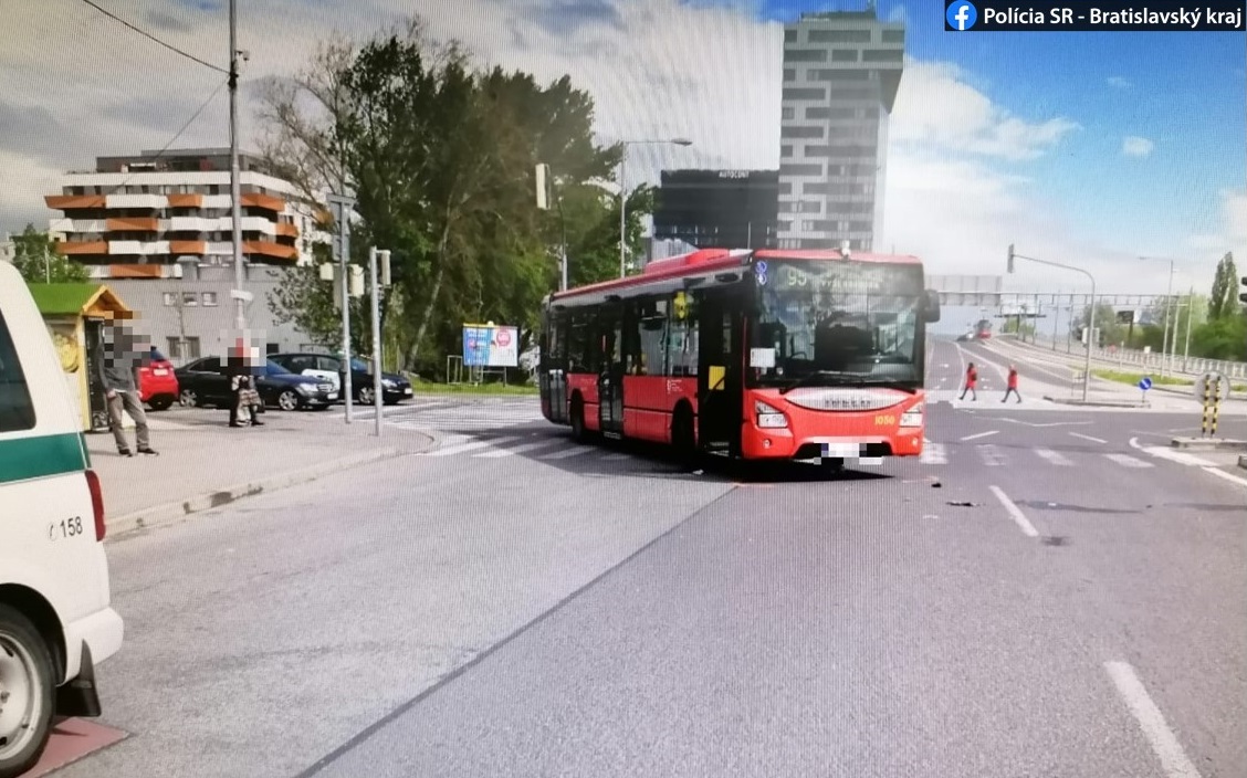 Nehoda, autobus, chodkyňa, Petržalka