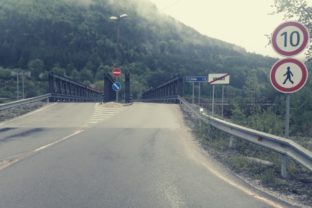 Rekonštrukcia mosta, Vranie