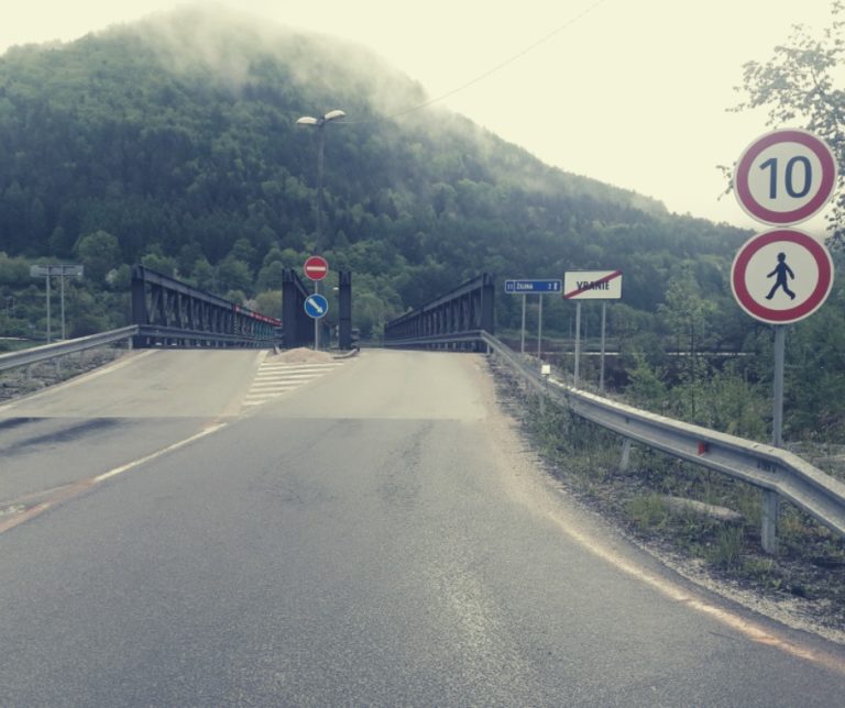 Rekonštrukcia mosta, Vranie