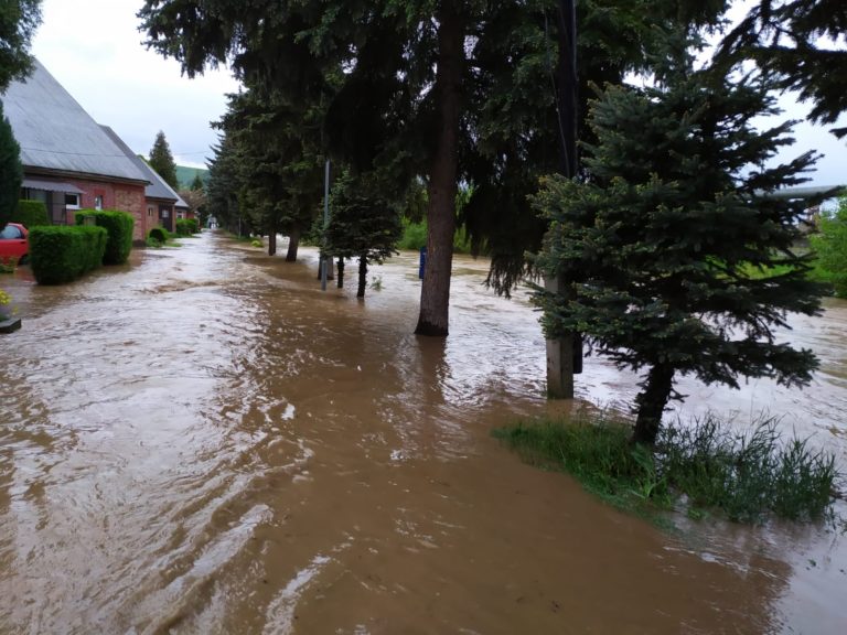 Hasiči, povodeň