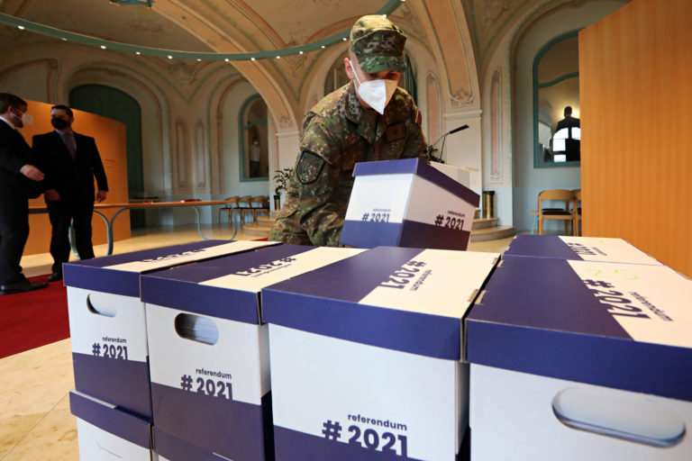 PREZIDENTKA: Petičné hárky za vyhlásenie referenda