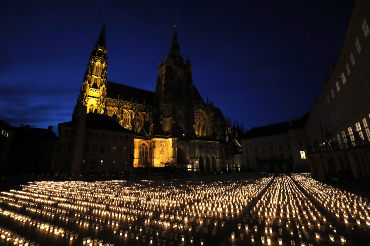 APTOPIX Virus Outbreak Czech Republic