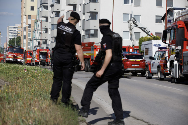 Policajti, hasiči
