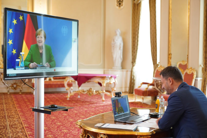 PREMIÉR: Videokonferencia s Merkelovou