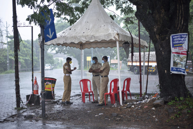 Cyklón, India