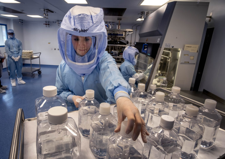 Koronavírus, vakcína, laboratórium očkovanie