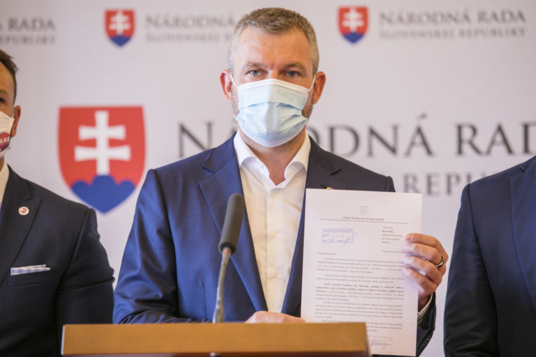 HLAS SD: Návrh na odvolanie ministra financií SR