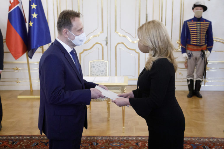 PREZIDENTKA: Prijala demisiu Jána Mičovského