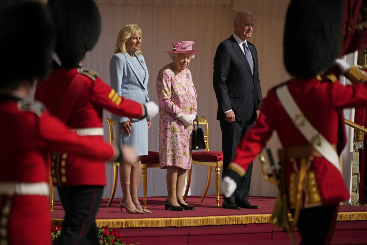 Jill Bidenová, kráľovná Alžbeta II., Joe Biden