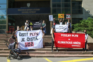 PROTEST: Proti výstavbe LNG terminálu v Bratislave
