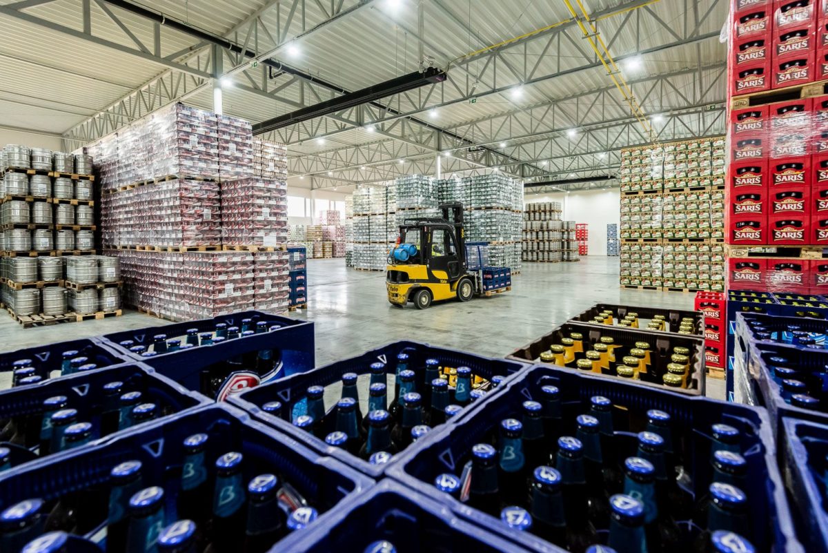 Prazdroj definitivne skonci s pivnymi pet flasami o rok skor a vdaka novej strategii udrzatelnosti v tomto smere zbavil slovensko viac ako 500 ton plastu. zdroj ppsk.jpg
