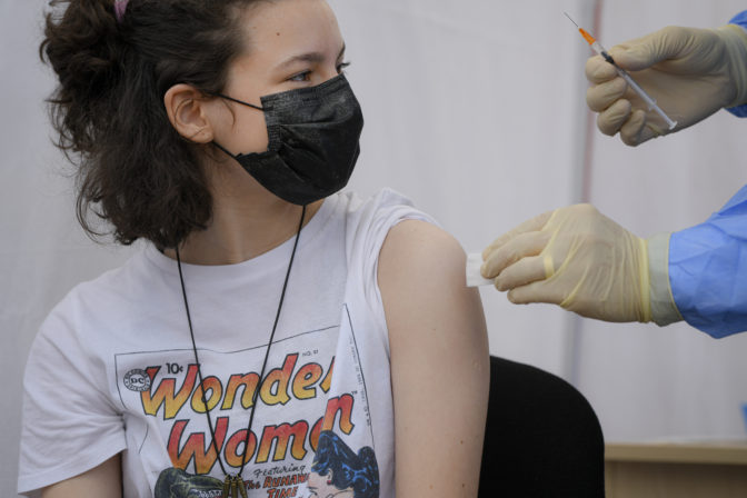 Virus Outbreak Romania Teenagers Vaccination