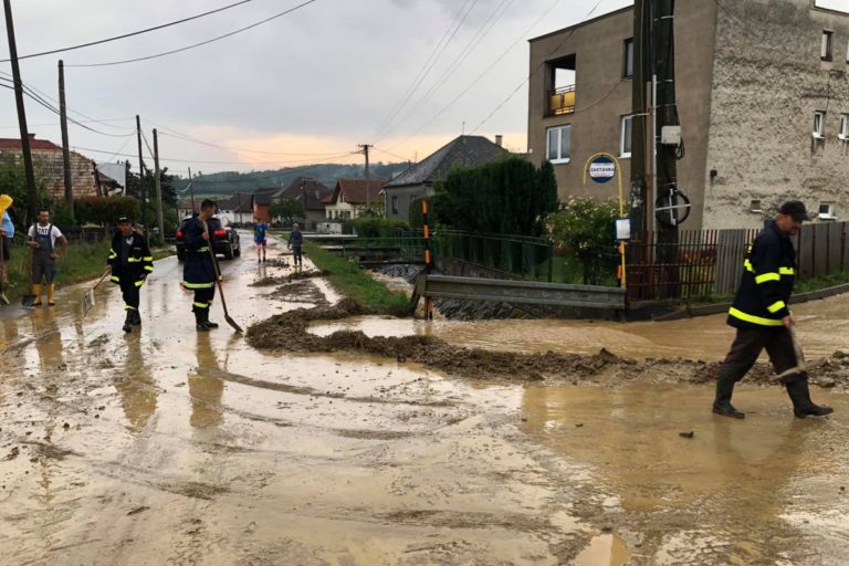 Hasiči, povodne