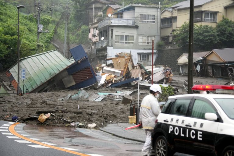 Zosuv bahna japonsko atami