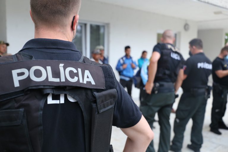 Polícia, policajti