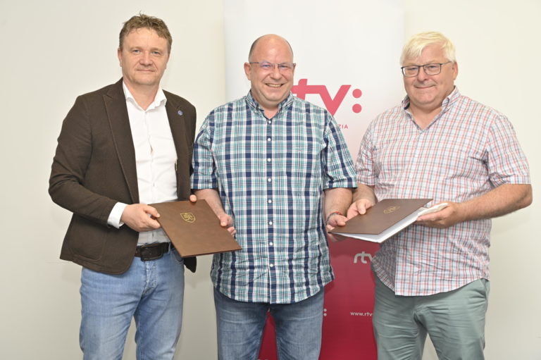 Prezident unie ligovych klubov ivan kozak generalny riaditel rtvs jaroslav reznik riaditel sport progress vojtech miklos foto rtvs.jpg