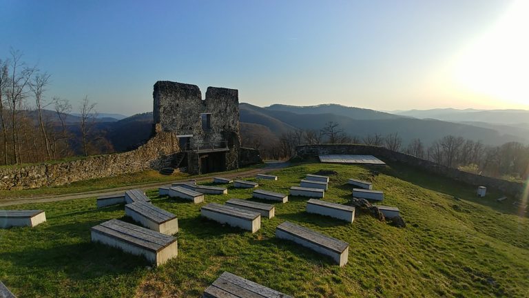 Pustý hrad.jpg